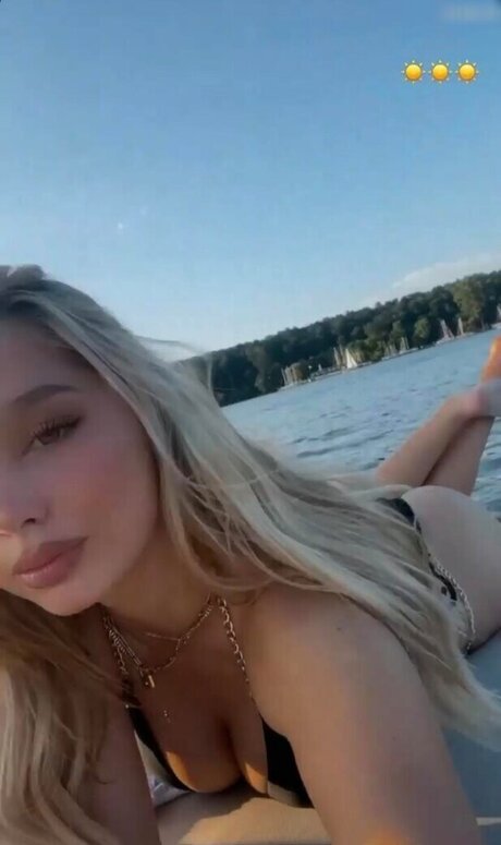 neverbaby 26 beautiful model image