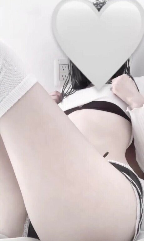 dumbkittteen xxx model pic