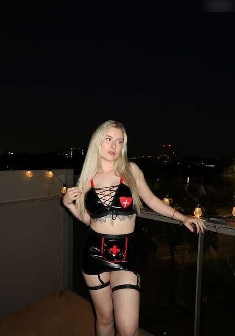 Hollssx pretty pornstar photo