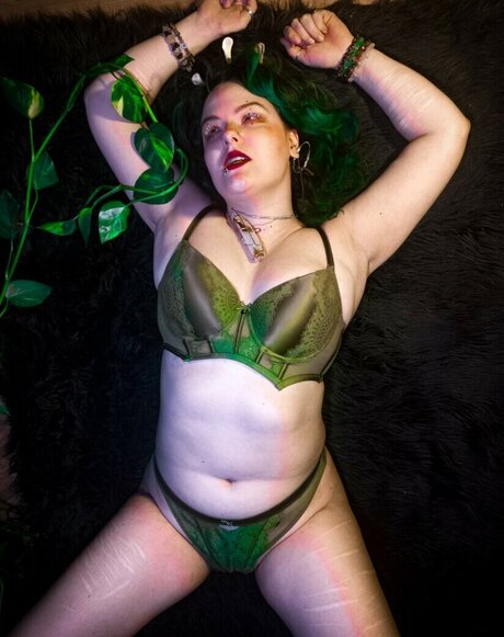 Pinegreentea star nudes photos