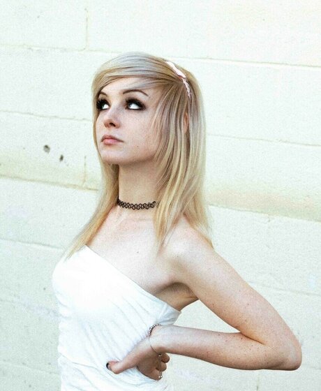 Shauna Dean Cokeland hd actress pics