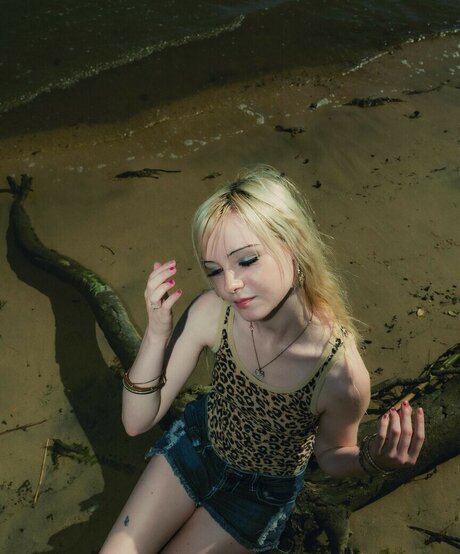 Shauna Dean Cokeland star nude gallery