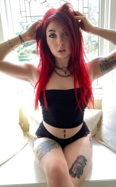 Lizzi Blake model hot picture