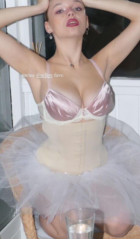 Leni Bahr exclusive model photos