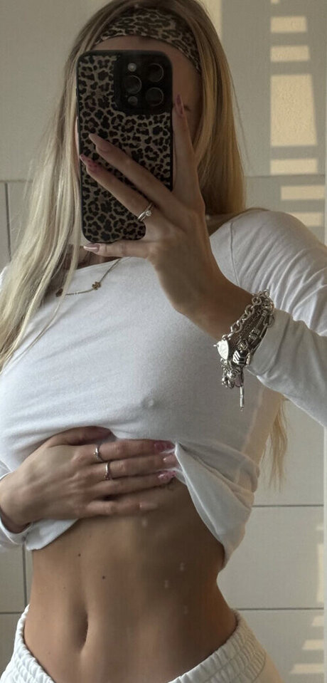 mature blonde onlyfans nudes photos