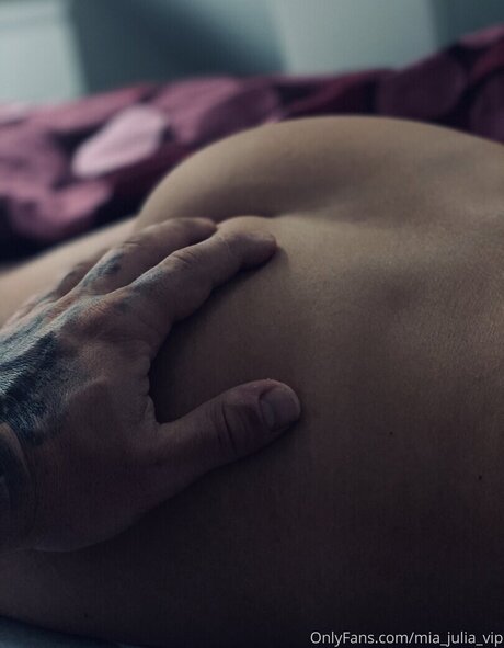 Mia Julia Br ckner pornstar exclusive photos