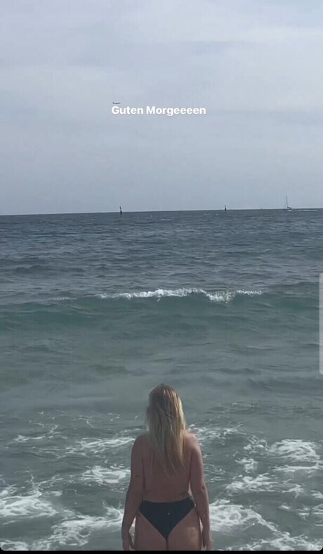 topless beach onlyfans hot sexy pic