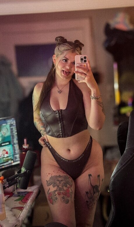Feneliactx erotic actress img