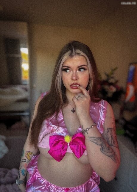 Feneliactx model adult pictures