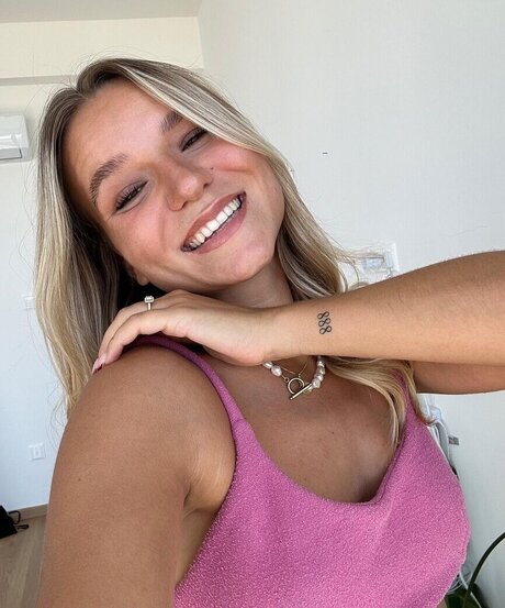 Alina Wachinger hot actress archive