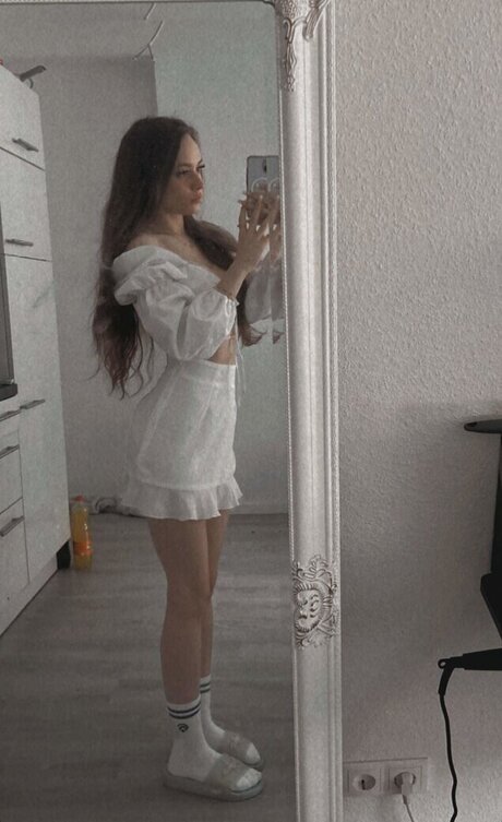 blonde midget onlyfans nude pics
