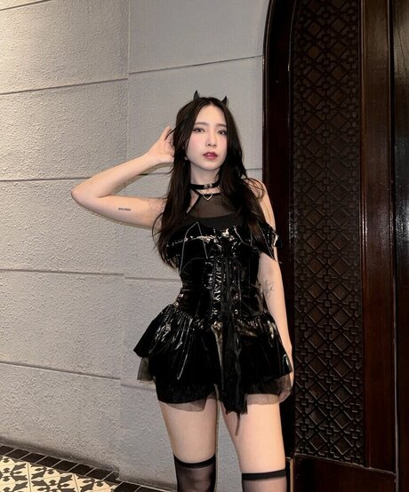 Mena Noona model top archive