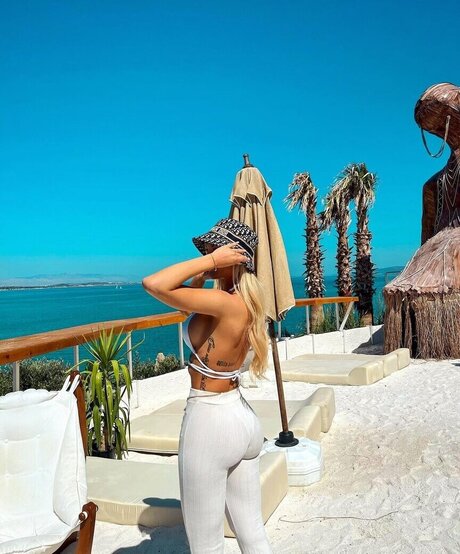 Giulie Hope Santana pornstar naked img
