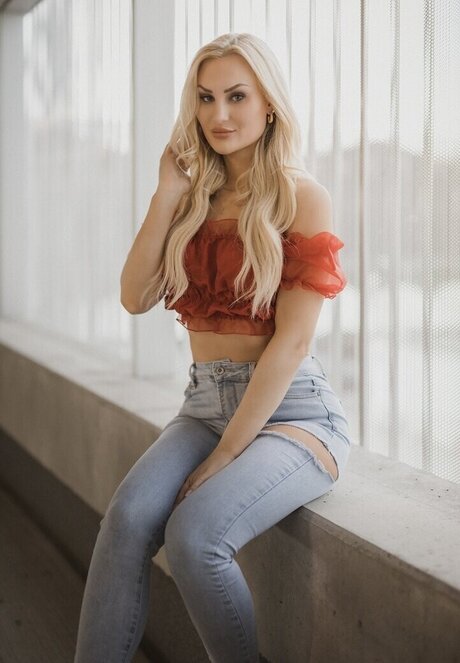 Giulie Hope Santana star porn image