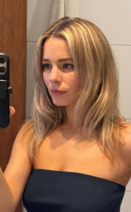 Valentina Novakovic nude model pictures