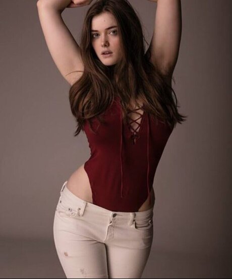 Sophie Thomas xxx model images