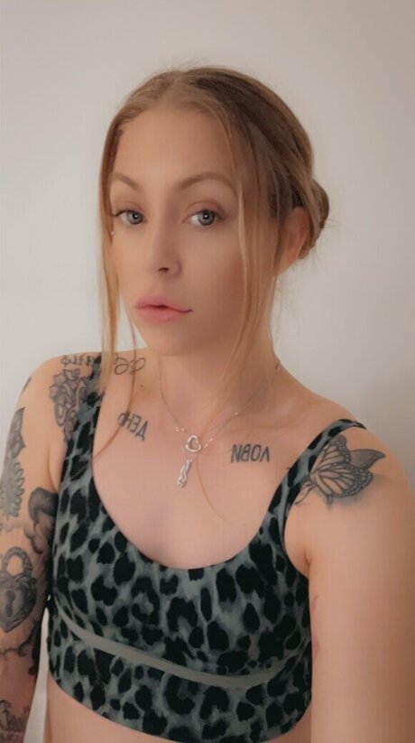 Leah Luv sexy model archive