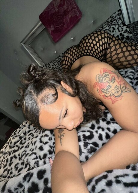 Rican Rubi model nude pic