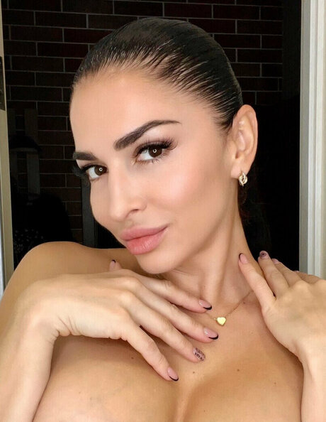Caroline ASMR erotic actress images