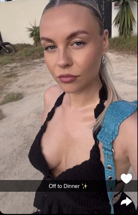 Dagi Bee model sexy img