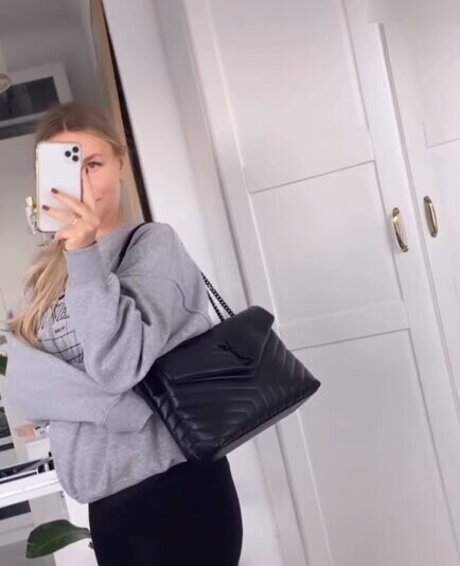 Dagi Bee model perfect photo