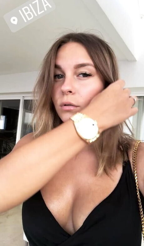 Dagi Bee pornographic star archive