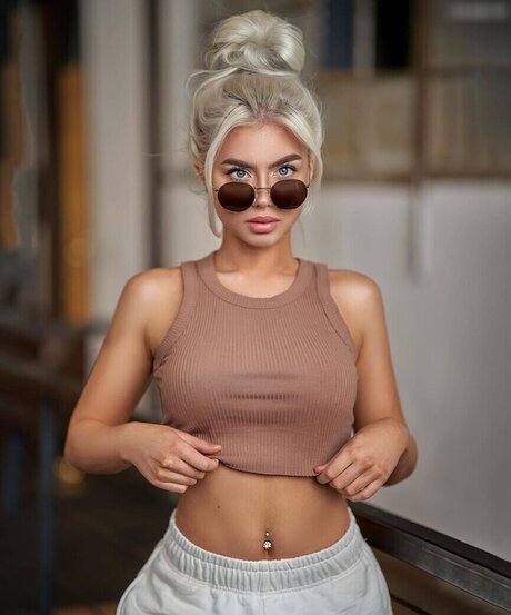 Kim Schiele naked model pictures
