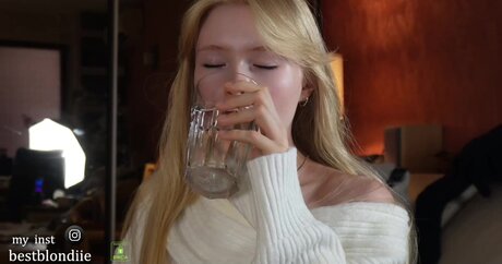 BestBlondiiecb pretty pornstar photo