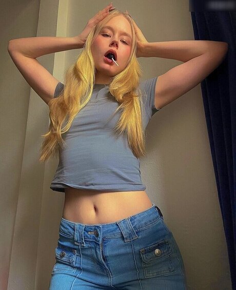 curvy naked onlyfans adult image