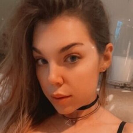 Konazb model free pics