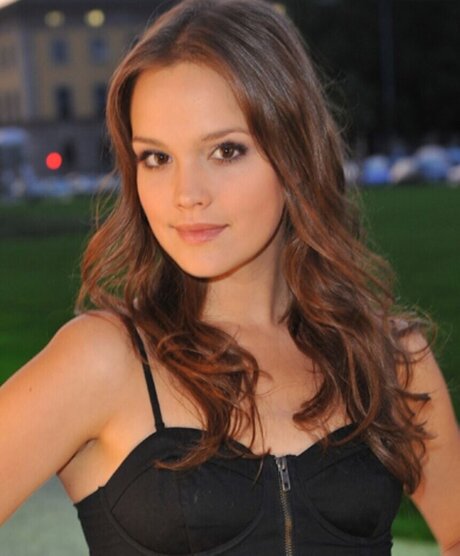 Emilia Sch le star hd gallery