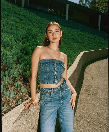 Lola Tung beautiful star photos
