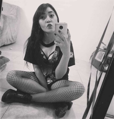 Lau exclusive pornstar photo