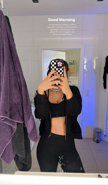 curvy cougar onlyfans sexy images