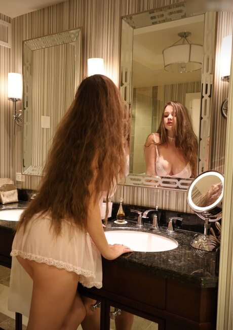 Isabella 110022 star exclusive pictures