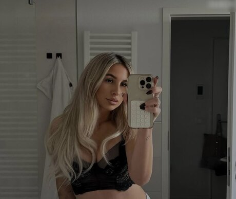 Kristinkbi nude actress pics