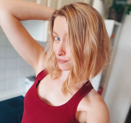 einfachsonina nude model image