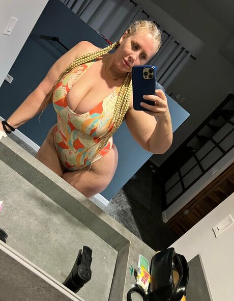 Lila Lovely nudes pornstar gallery