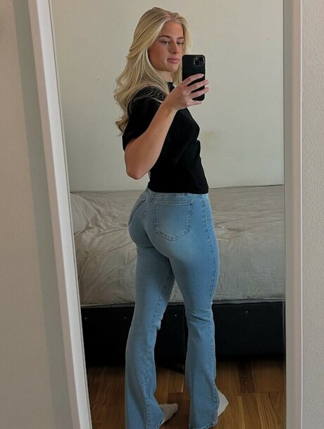 Ellie Maack beautiful pornstar archive