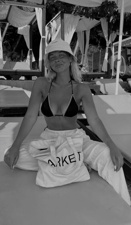 Anna Maria Schimanski model hot photo