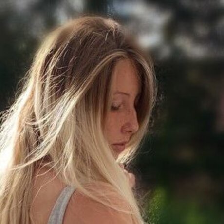 CaroCream naked star pic