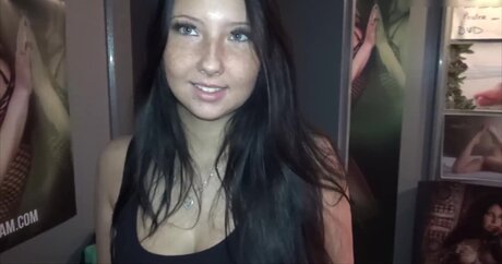 CaroCream nudes model pic