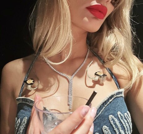 Pia Mia Perez pornstar sexy pic