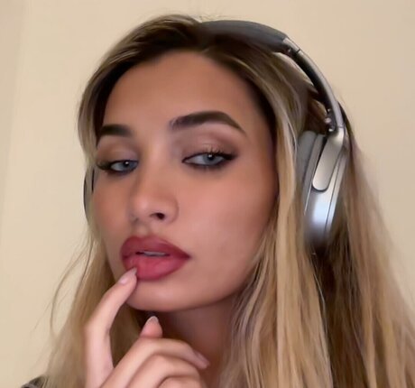 Pia Mia Perez model exclusive pic