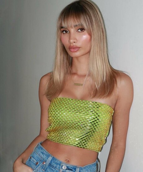 Pia Mia Perez erotic actress pic