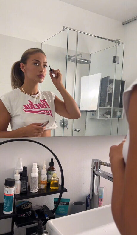 Camilla Nkenke star high quality picture