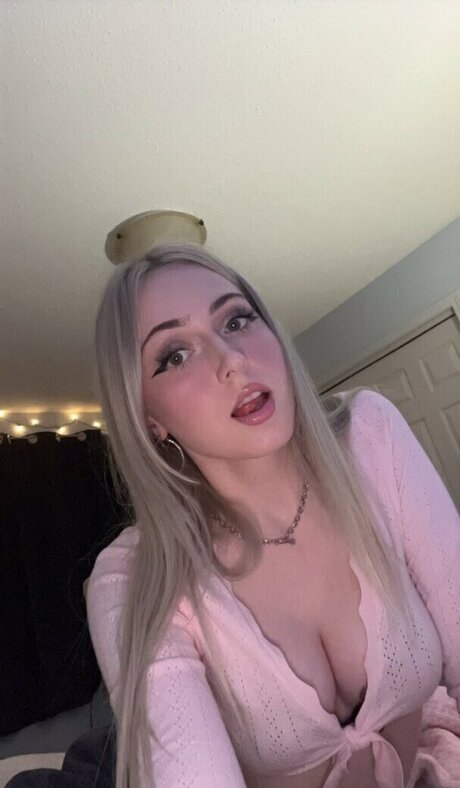 QoR Saige pornstar adult pics