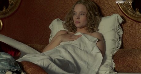 Versailles Fernsehserie beautiful actress gallery