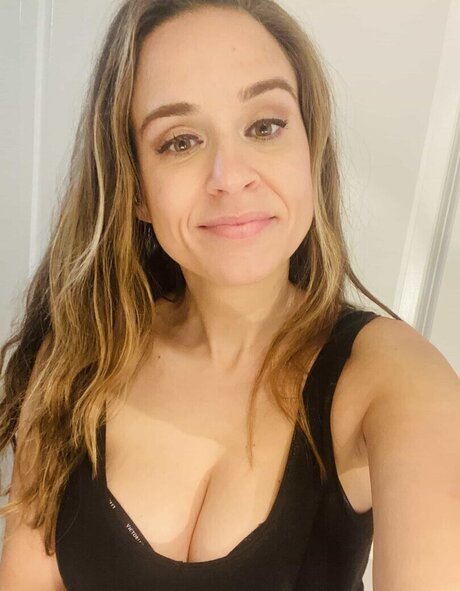 skinny brunette onlyfans free nude image