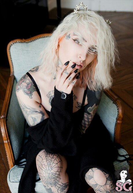 gladycesuicide naked star images